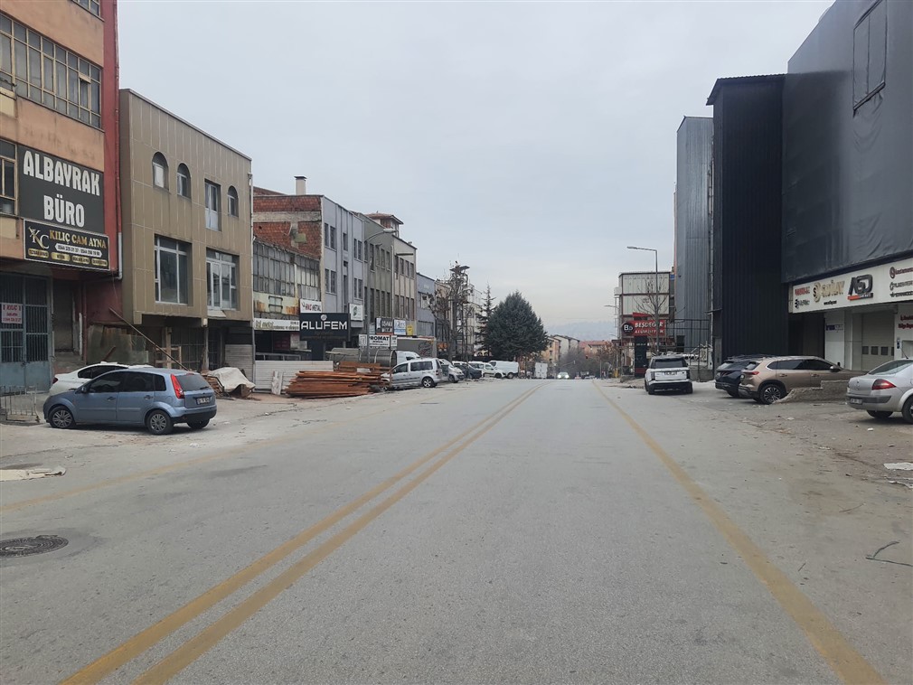 Altındağ Siteler Çamlıtepe Sokak'ta Bodrum Kat ,Arka Sokaktan Düz Giriş , Yüksek Tavanlı, 300 m² Satılık Dükkan