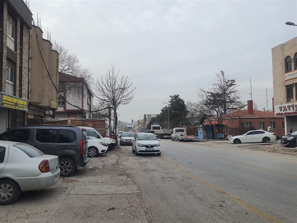 Altındağ Siteler Çamlıtepe Sokak'ta İşlek Konumda Zemin kat , 250 m² Geniş Vitrinli ,Yüksek Tavanlı  Satılık Dükkan