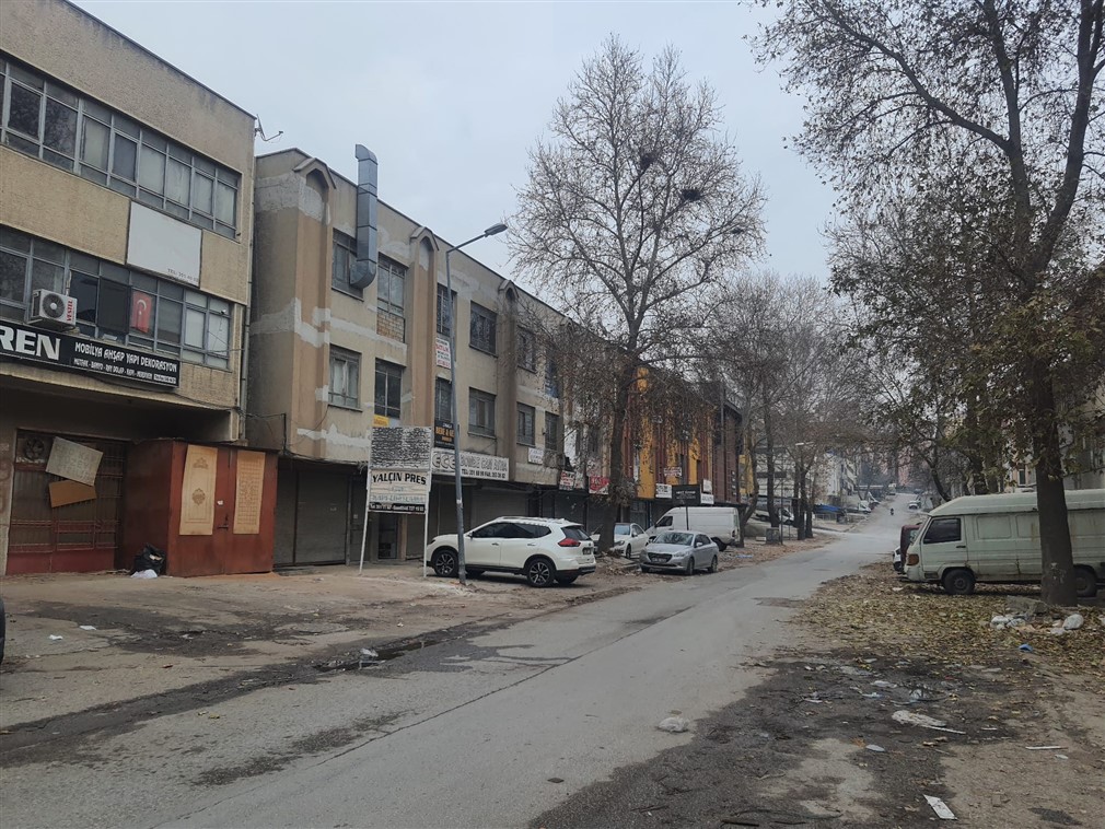 Altındağ Siteler Tezcan Sokak'ta 1.kat Yüksek Tavanlı 400 m² Satılık Geniş Dükkan